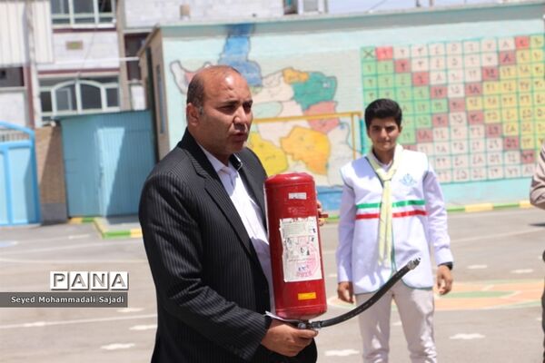 آموزش اطفای حریق پیشتازان  پسر اعزامی به نهمین دوره اردوی ملی