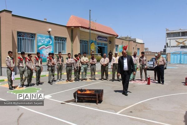 آموزش اطفای حریق پیشتازان  پسر اعزامی به نهمین دوره اردوی ملی