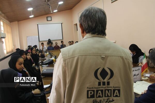 نشست هم‌اندیشی دانش‌آموزان خبرنگار در محمودآباد