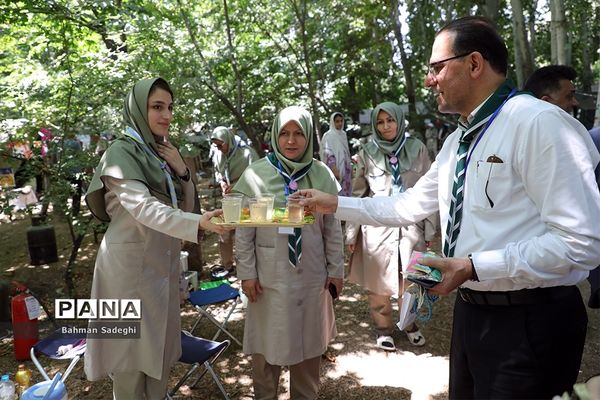 بازدید قائم مقام سازمان دانش آموزی از پخت غذا در نهمین دوره اردوی ملی پیشتازان دختر