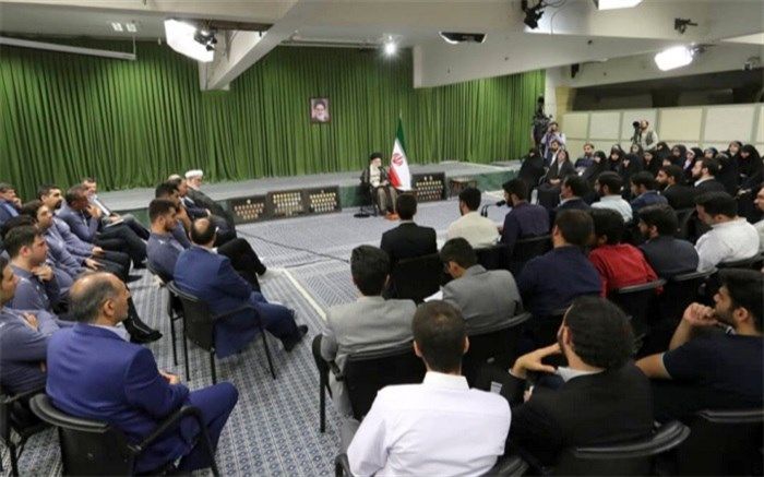 دیدار نخبه بوشهری و مدال‌آور المپیاد علمی با رهبر انقلاب