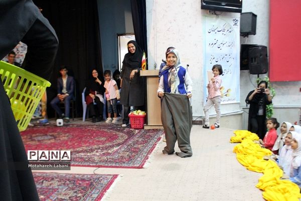 اختتامیه کلاس‌های تابستانه دختران در کانون شهید مطهری