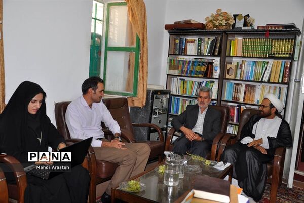 دیدار امام جمعه شهرستان خوسف با خبرنگاران شهرستان خوسف به مناسبت هفته خبرنگار