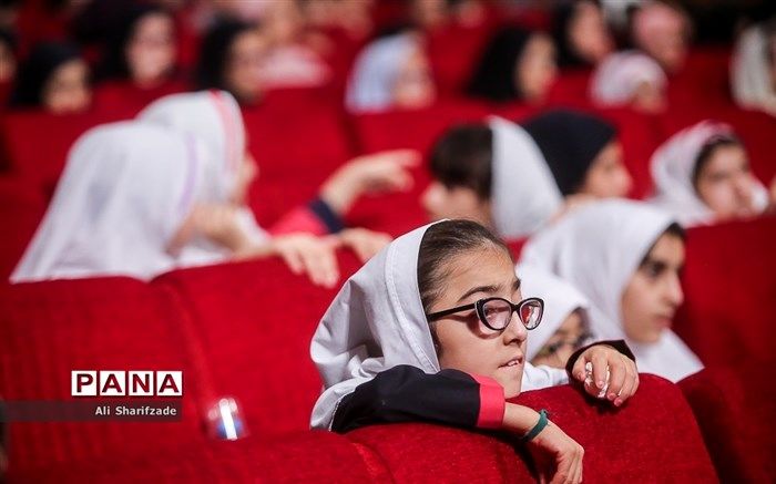 نرم‌افزار آموزش کتاب فارسی اول دبستان به زبان اشاره برای دانش‌آموزان با آسیب شنوایی تولید شد