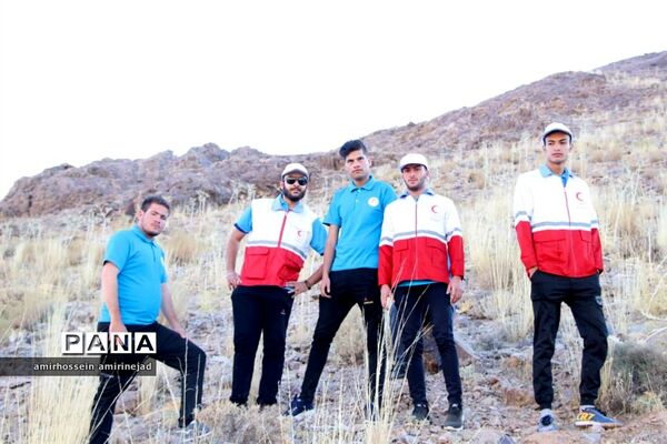 کوهپیمایی اعضای شرکت کننده در اردوی نشاط و امید جمعیت هلال احمر استان یزد
