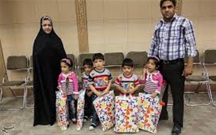 سازمان بهزیستی به معیشت خانواده های دارای چند قلو کمک می کند
