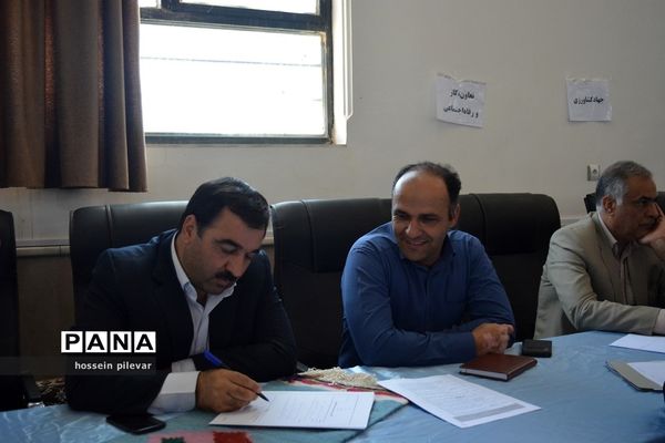 حضورمردمی و میز خدمت با حضور استاندار و مدیران کل استان در شهرستان خوسف