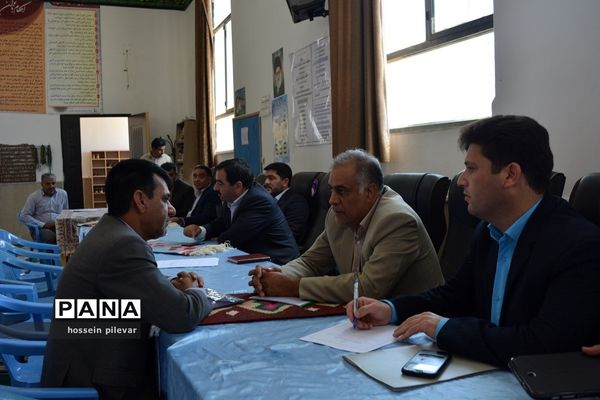 حضورمردمی و میز خدمت با حضور استاندار و مدیران کل استان در شهرستان خوسف