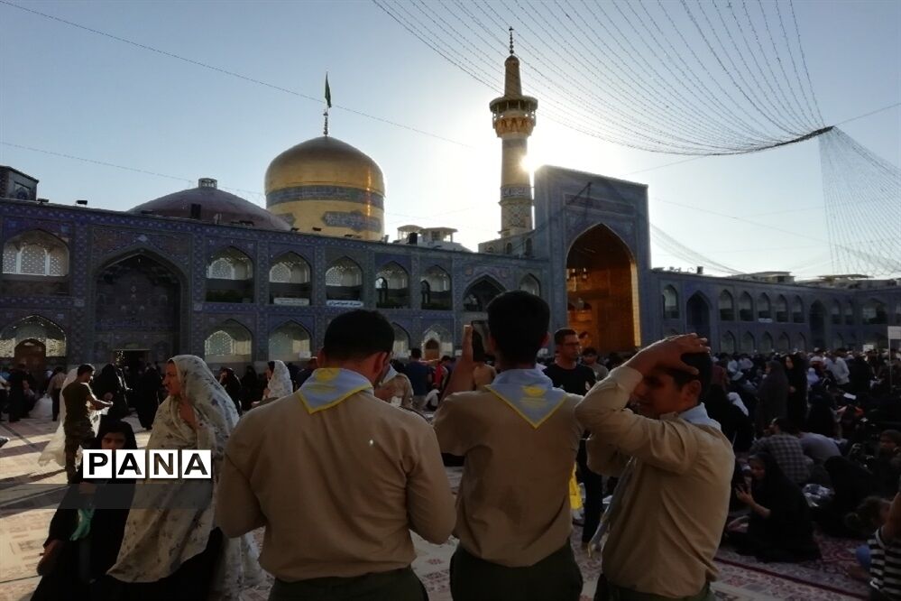 حضور دانش‌آموزان پیشتاز پسر سراسر کشور در حرم مطهر رضوی