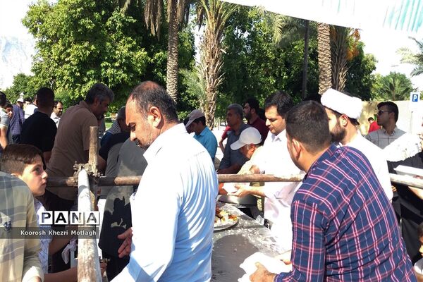 توزیع 5000 طعام به مناسبت عید ولایت در شهرستان کازرون