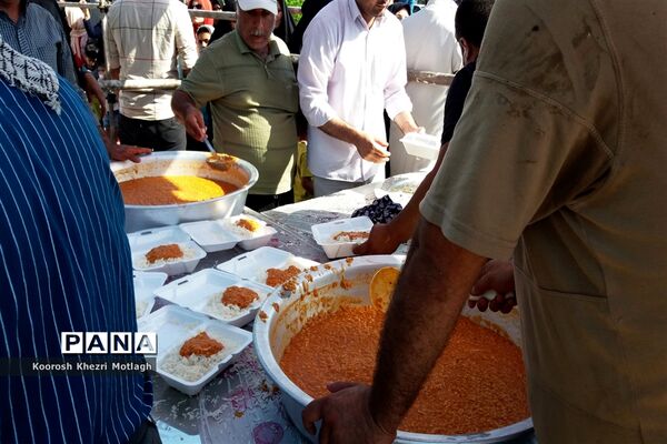توزیع 5000 طعام به مناسبت عید ولایت در شهرستان کازرون