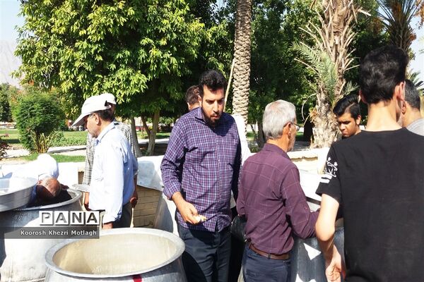 توزیع 5000 طعام به مناسبت عید ولایت در شهرستان کازرون