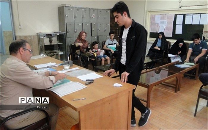 بازدید مدیر آموزش و پرورش منطقه 15 از دبیرستان پسرانه مجتهدی