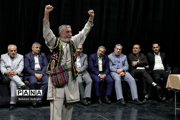 بازدید معاون پرورشی از سی و هفتمین جشنواره فرهنگی و هنری دانش‌آموزان برگزیده دختر کشور