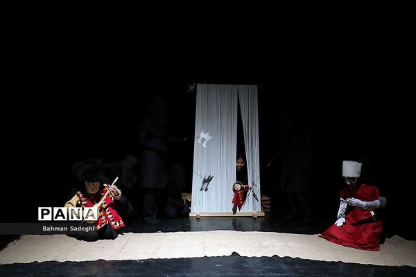 بازدید معاون پرورشی از سی و هفتمین جشنواره فرهنگی و هنری دانش‌آموزان برگزیده دختر کشور