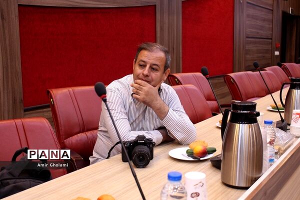 نشست مدیرکل آموزش و پرورش شهرستان‌های استان تهران با اصحاب رسانه