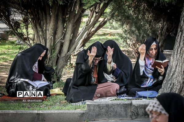 مراسم پرفیض «دعای عرفه» در دانشگاه تهران