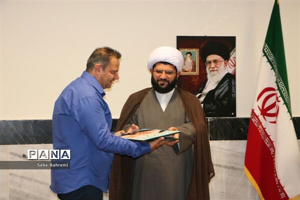 آیین تجلیل از خبرنگاران و فعالان فضای مجازی درحوزه ستادنماز جمعه در شهرقدس