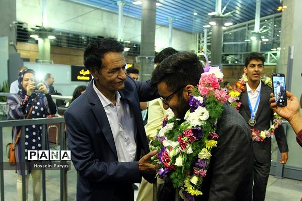 استقبال از مدال‌آوران سی و یکمین المپیادجهانی کامپیوتر