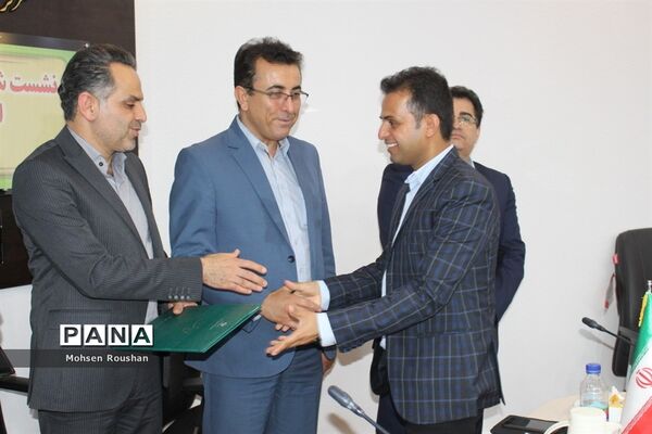 نشست شورای معاونان آموزش و پرورش استان بوشهر با خبرنگاران
