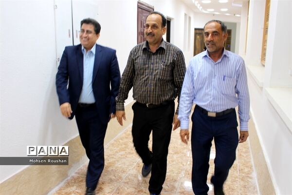 نشست شورای معاونان آموزش و پرورش استان بوشهر با خبرنگاران