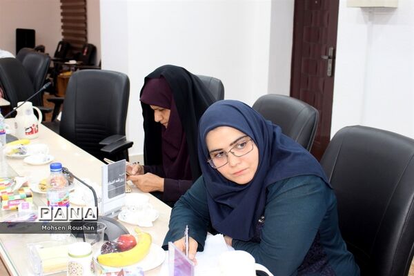نشست شورای معاونان آموزش و پرورش استان بوشهر با خبرنگاران