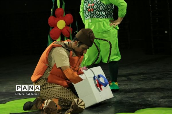 نمایش «جادوی موی طلایی»