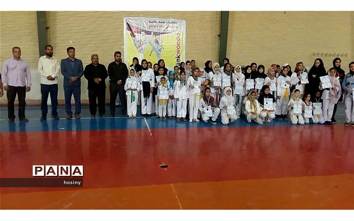 مسابقات تکواندو بانوان کاشمر برگزار شد