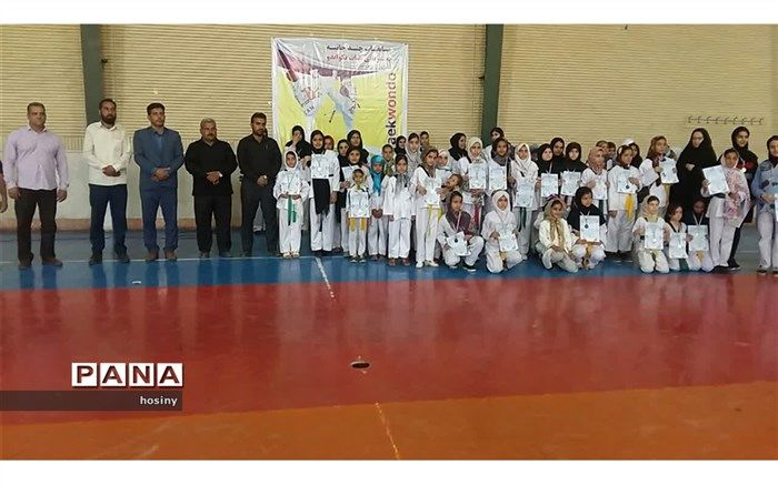 مسابقات تکواندو بانوان کاشمر برگزار شد