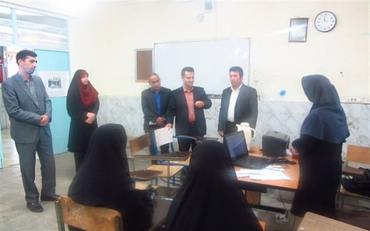 بازدیدمعاون پرورشی وفرهنگی آموزش وپرورش استان از پایگاه انتخاب رشته ناحیه یک اردبیل