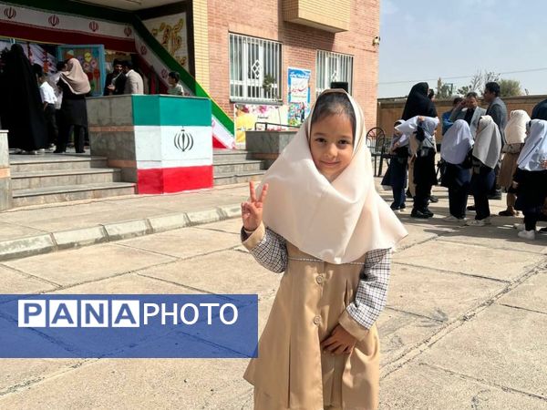  جشن شکوفه ها در دبستان شهید محمدی شهر نسر 