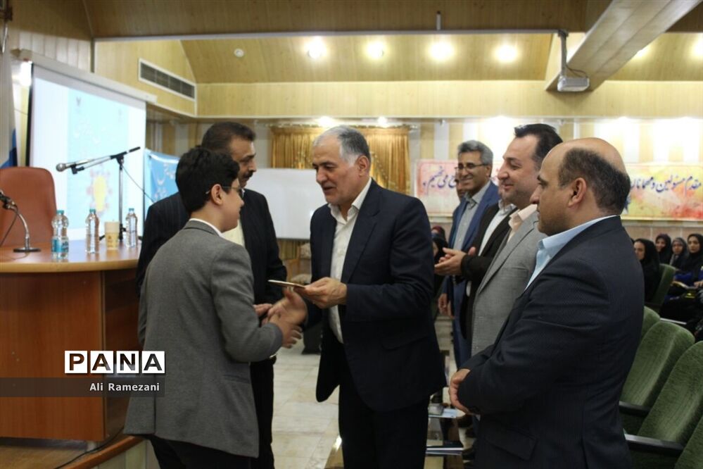 همایش درس‌پژوهی بارویکرد روایت‌نگاری