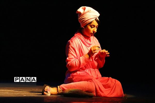 اجرای نمایش «از گوشۀ تبریز تا پرده های ترابزون»