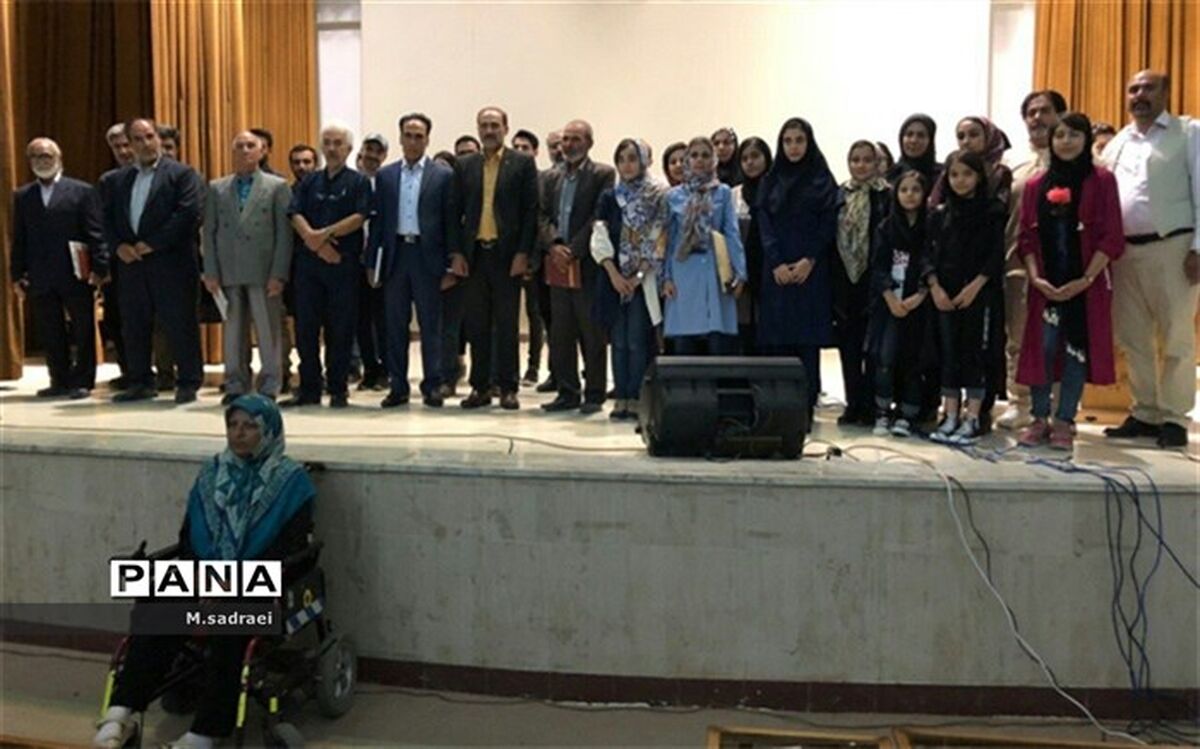 برگزاری انجمن ادبی فانوس  در گلپایگان