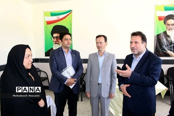 بازدید علیرضا کمرئی، معاون آموزش متوسطه وزارت آموزش و پرورش، از شهرستان درمیان