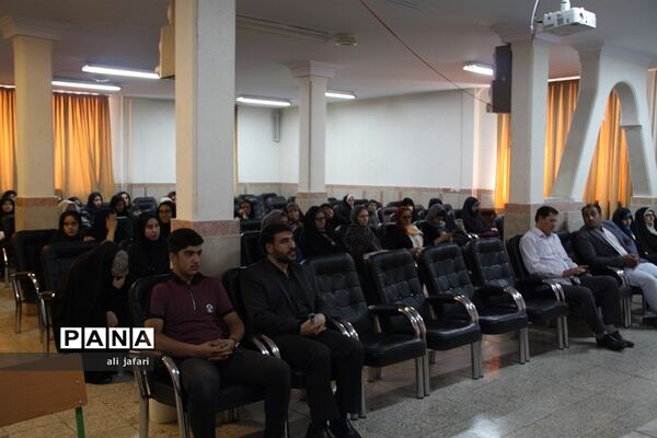 تقدیر ازدانش‌آموزان برترکارگاه مهارت‌های تفکرخلاق درشهرری