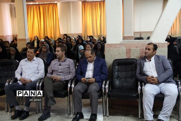 تقدیر ازدانش‌آموزان برترکارگاه مهارت‌های تفکرخلاق درشهرری