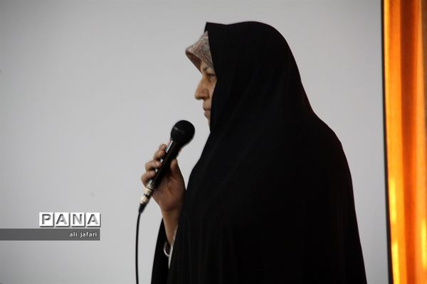 تقدیر ازدانش‌آموزان برترکارگاه مهارت‌های تفکرخلاق درشهرری