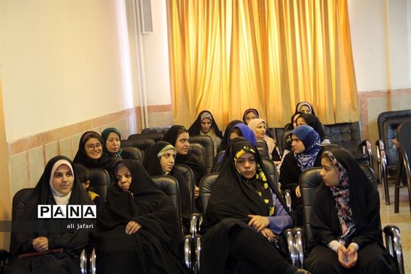 تقدیر ازدانش‌آموزان برترکارگاه مهارت‌های تفکرخلاق درشهرری