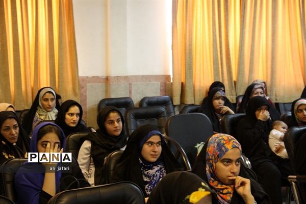 تقدیر ازدانش‌آموزان برترکارگاه مهارت‌های تفکرخلاق درشهرری