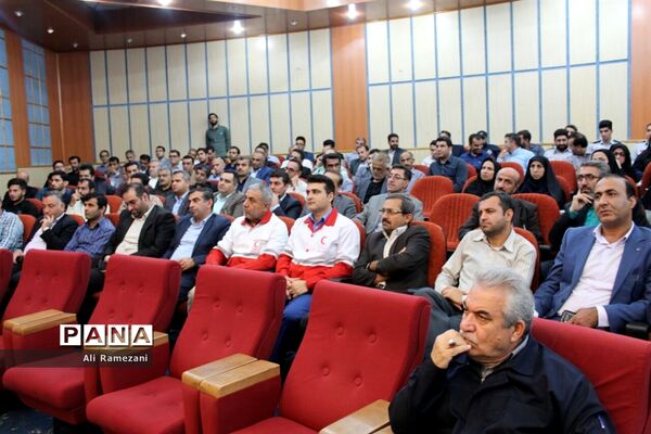 تجلیل از کارمندان و مدیران نمونه شهرستان‌ قائم‌شهر