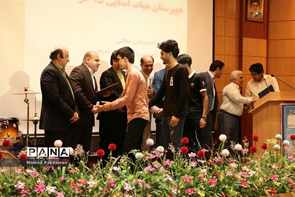 تجلیل از برترین‌های المپیادهای علمی و کنکور سراسری ۹۸