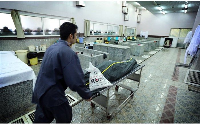 انگیزه‌های  یک داوطلب شست‌وشوی اموات؛ انگار آدمیزاد آخر و عاقبت کار خودش را می‌بیند