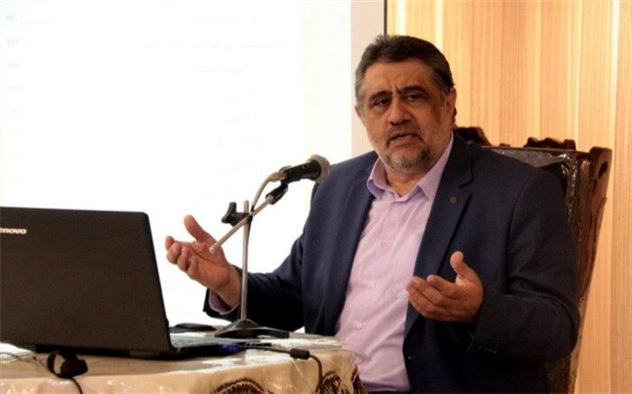 رضا مددی: اگر مدارس از برنامه درسی فاصله بگیرند راه انحرافی را پیموده‌اند