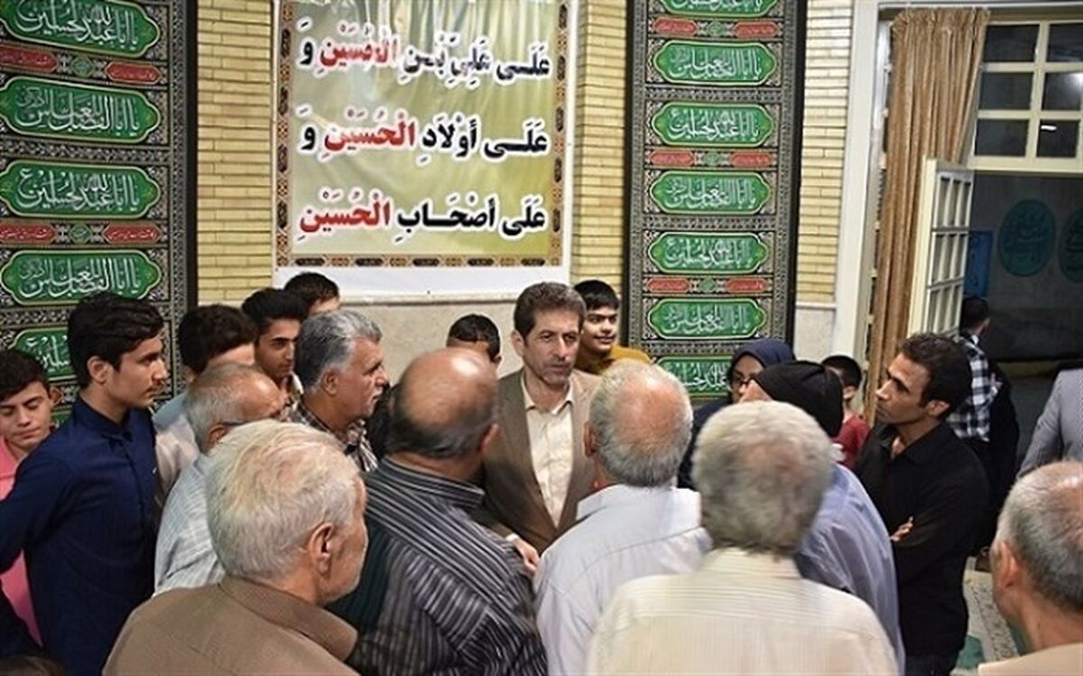 دیدار مدیرکل آموزش و پرورش استان کرمانشاه با مردم در مسجد امام خمینی ( ره )