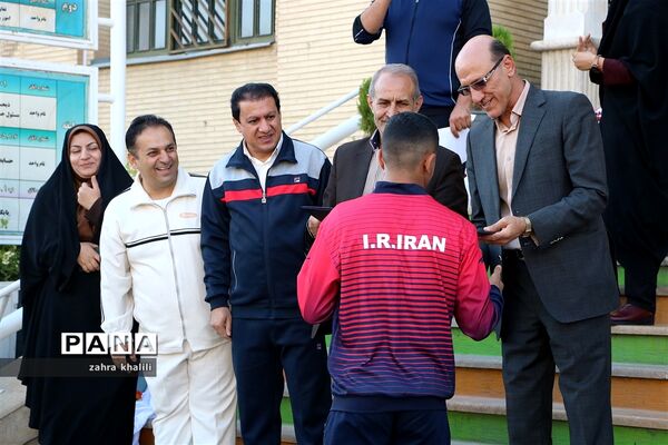نرمش صبحگاهی و تجلیل از ۳ تن از چهره‌های جهانی و برتر ورزش دانش‌آموزی
