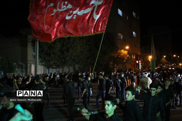 عزاداری شب سوم محرم در خیابان‌های ارومیه