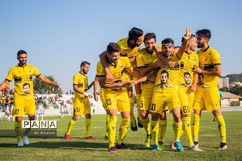 بازی تیم‌های نود ارومیه و رایکا بابل