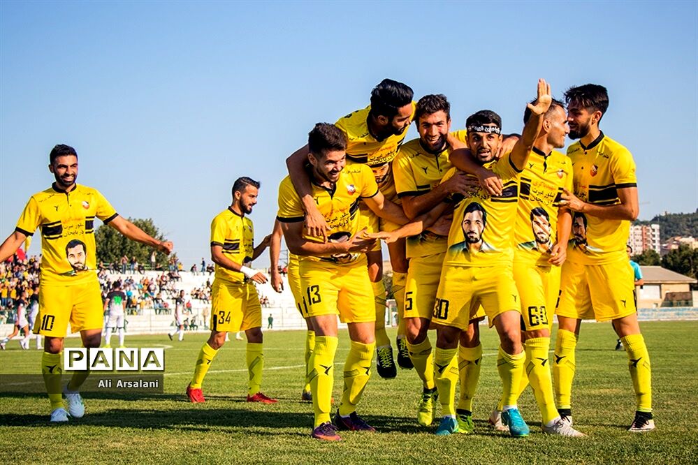 بازی تیم‌های نود ارومیه و رایکا بابل