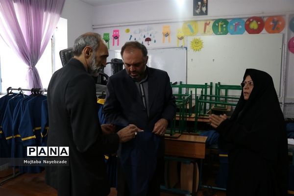 بازدید از مراکز توزیع لباس فرم دانش آموزان خراسان رضوی